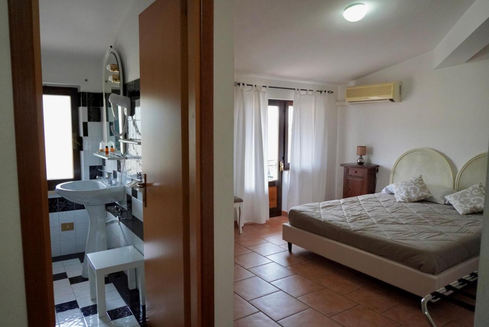 Albergo Ristorante Locanda Rosella Giba 외부 사진